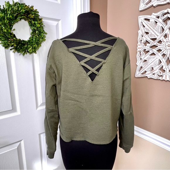 ⭐️ PINK Victoria’s Secret Open Back Sweatshirt size XS - Picture 3 of 13